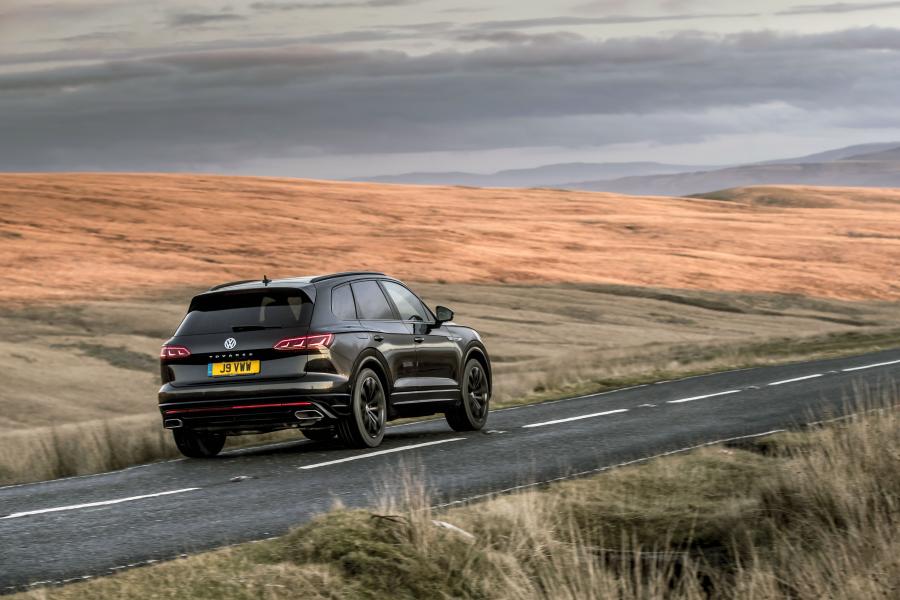  Volkswagen Touareg R-Line Black Edition 2019 года  (UK) (фото 8 из 24)